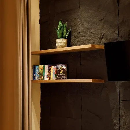 Sunny Hill Boutique Gjirokastër