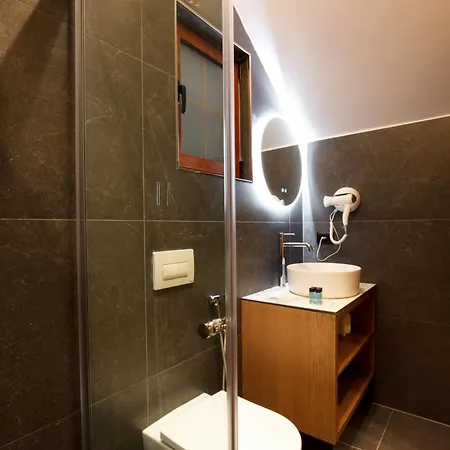 Sunny Hill Boutique فندق Gjirokastër